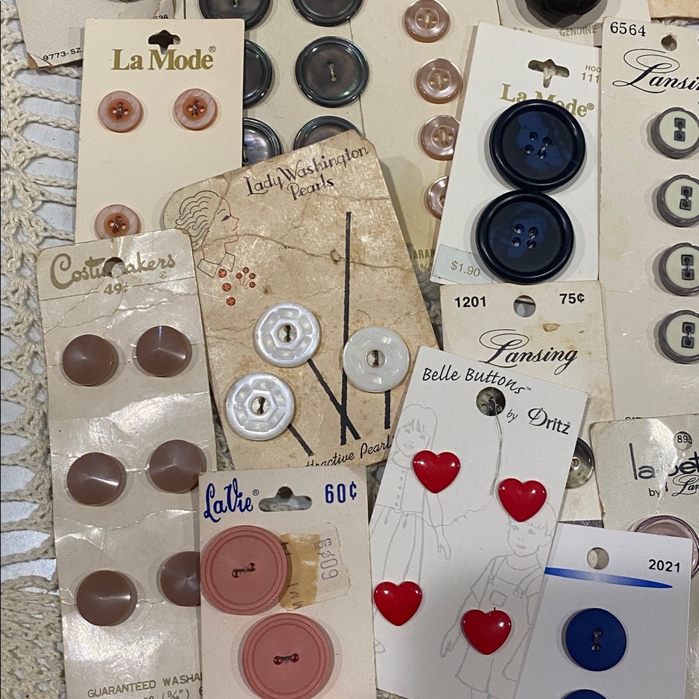 Vintage Buttons on Cards Lot of 50 - Picture 4 of 8